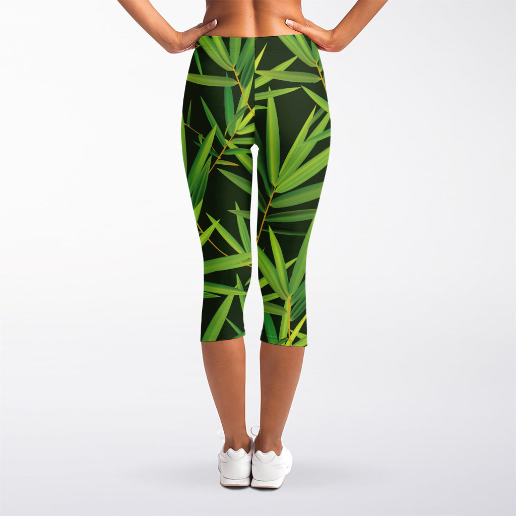 Green Bamboo Leaf Pattern Print Women's Capri Leggings