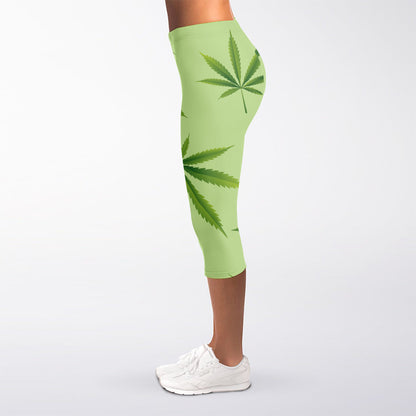 Green Hemp Leaves Pattern Print Women's Capri Leggings