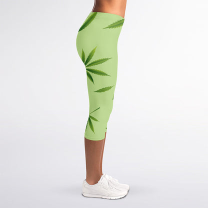 Green Hemp Leaves Pattern Print Women's Capri Leggings