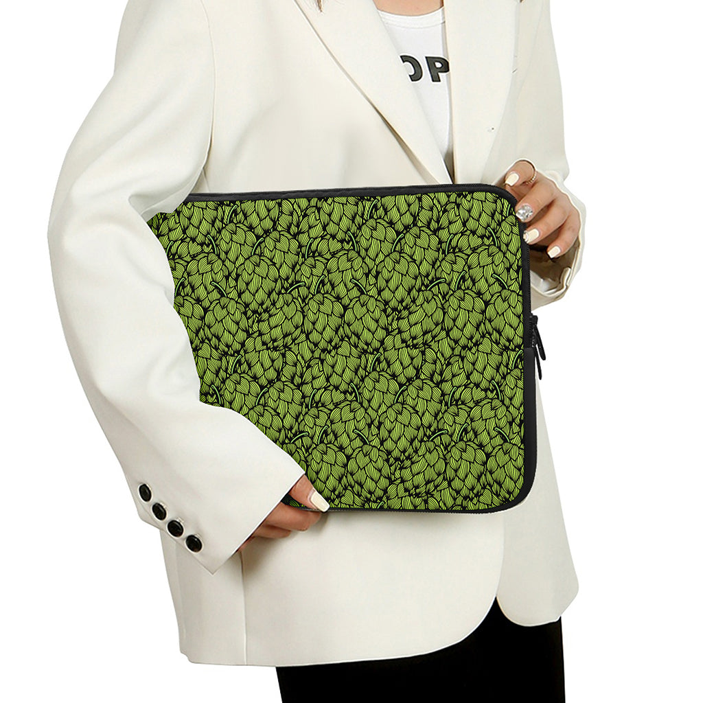 Green Hop Cone Pattern Print Laptop Sleeve