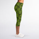 Green Hop Cone Pattern Print Women's Capri Leggings