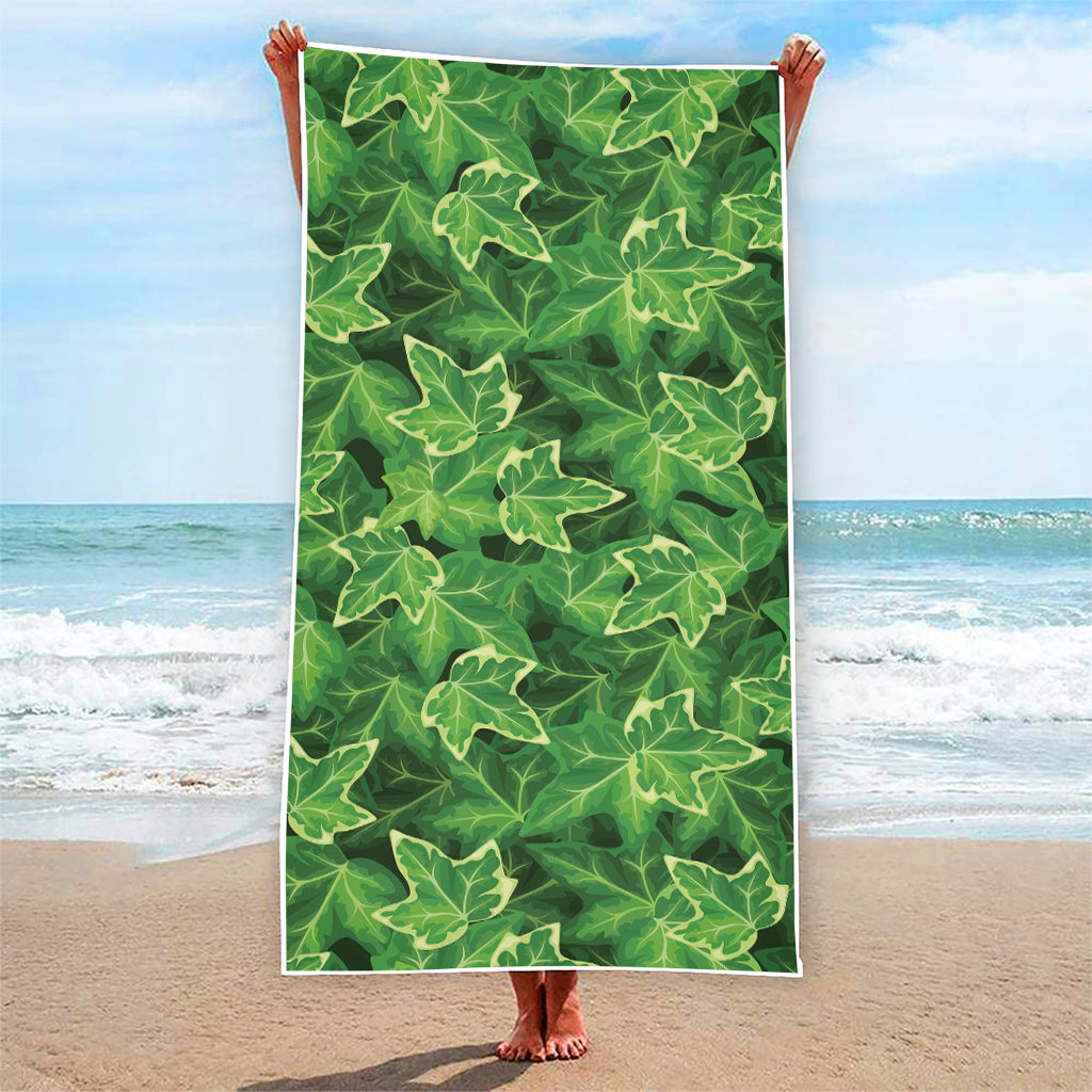 Green Ivy Leaf Pattern Print Beach Towel