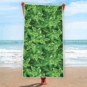 Green Ivy Leaf Pattern Print Beach Towel