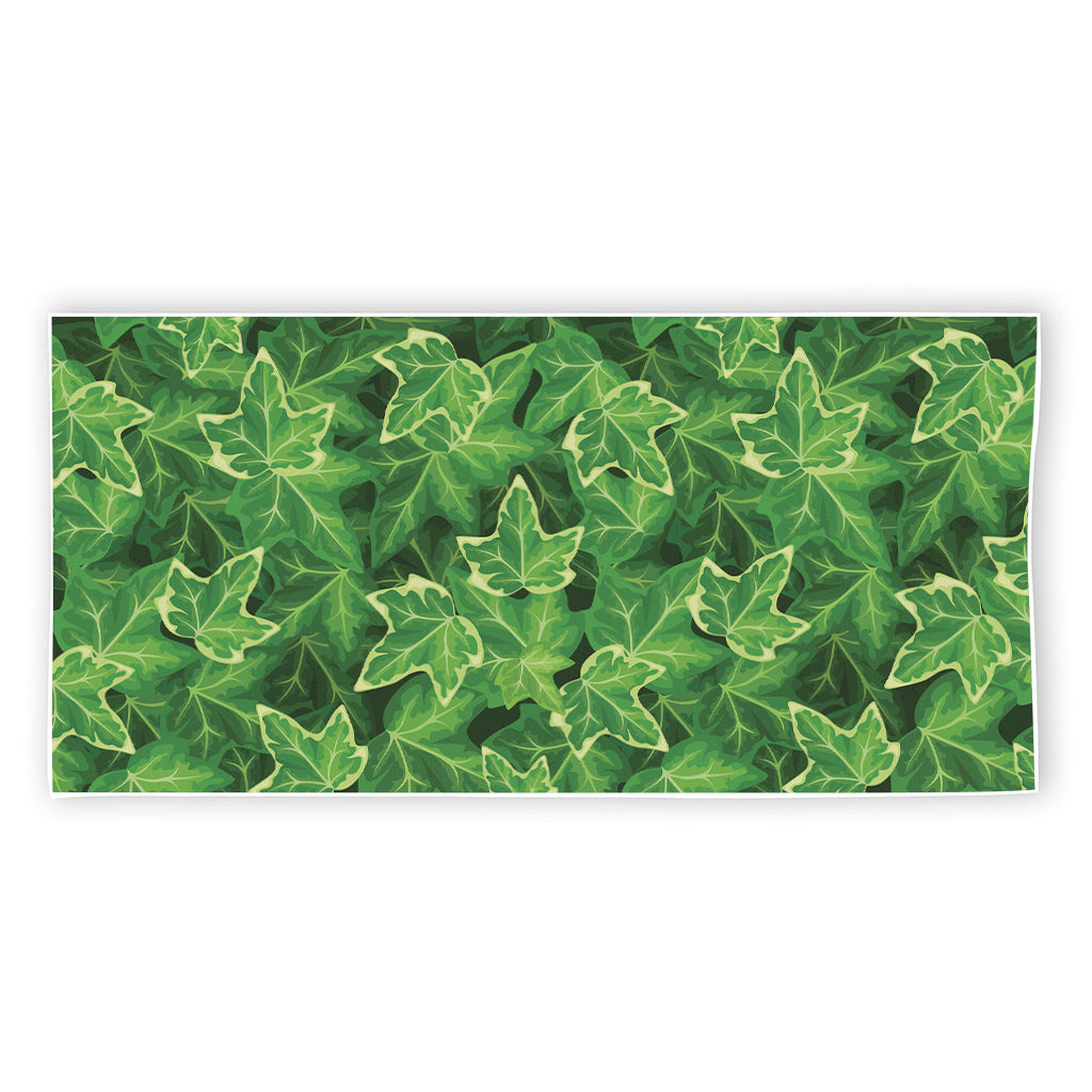 Green Ivy Leaf Pattern Print Beach Towel