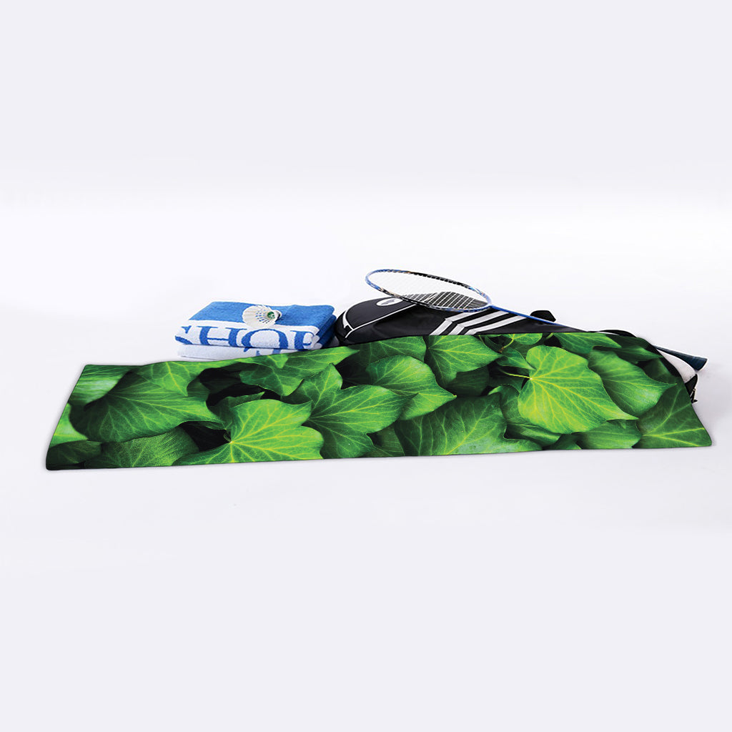 Green Ivy Leaf Print Sports Towel