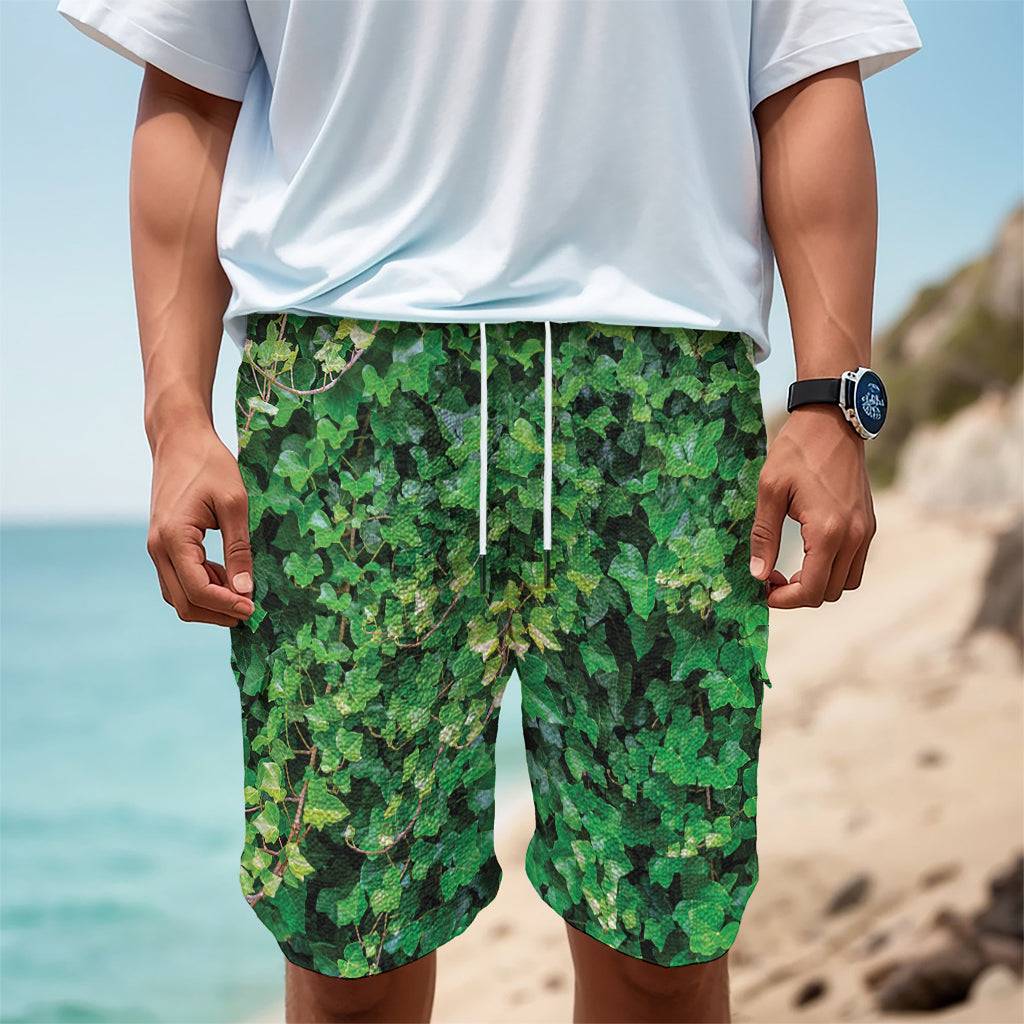 Green Ivy Wall Print Men's Cargo Shorts