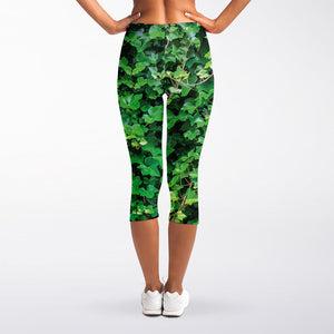 Green Ivy Wall Print Women's Capri Leggings