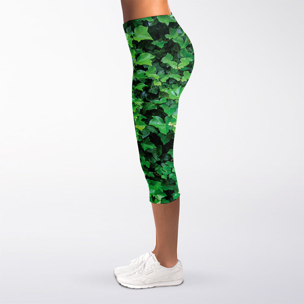 Green Ivy Wall Print Women's Capri Leggings