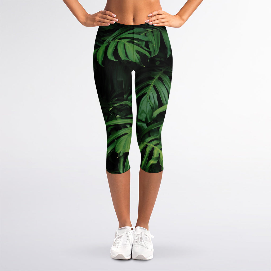 Green Monstera Leaf Print Women's Capri Leggings