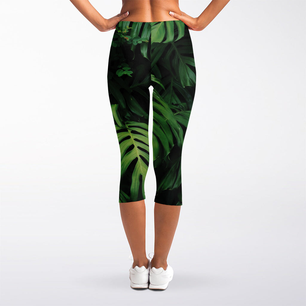 Green Monstera Leaf Print Women's Capri Leggings