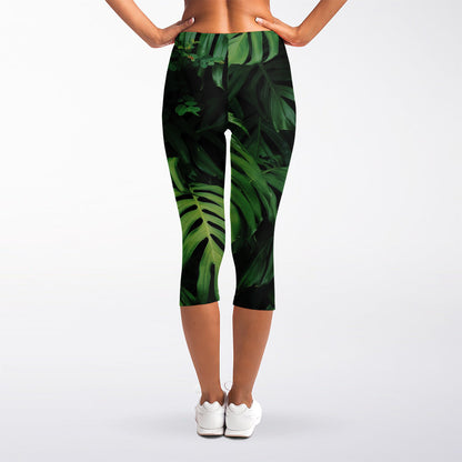 Green Monstera Leaf Print Women's Capri Leggings