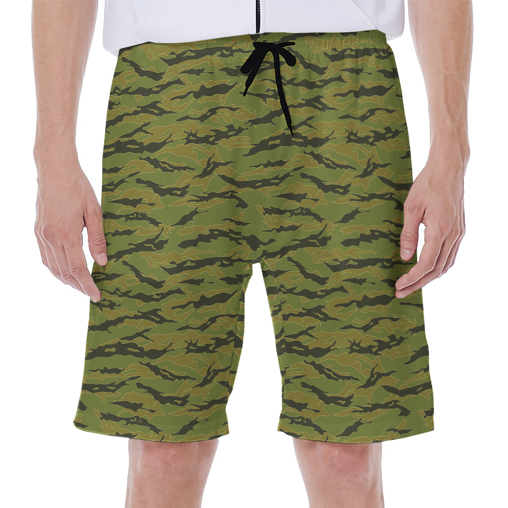 Green Tiger Stripe Camo Pattern Print Men's Beach Shorts