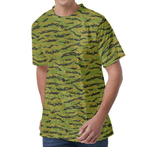 Green Tiger Stripe Camo Pattern Print Men's Velvet T-Shirt
