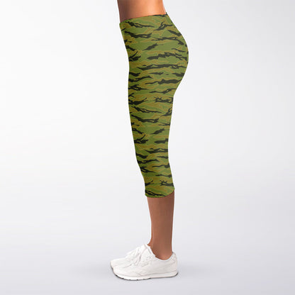 Green Tiger Stripe Camo Pattern Print Women's Capri Leggings