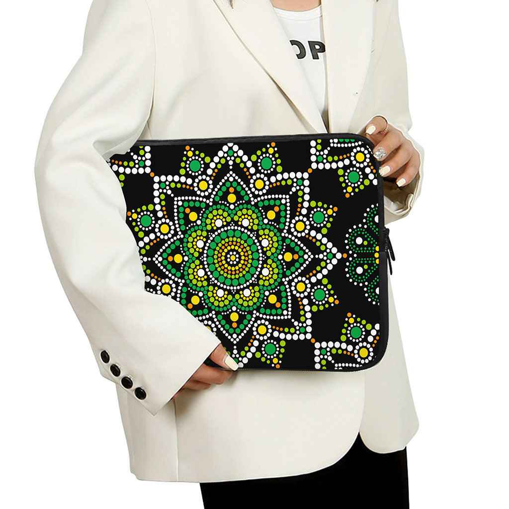 Green White Dot Mandala Print Laptop Sleeve