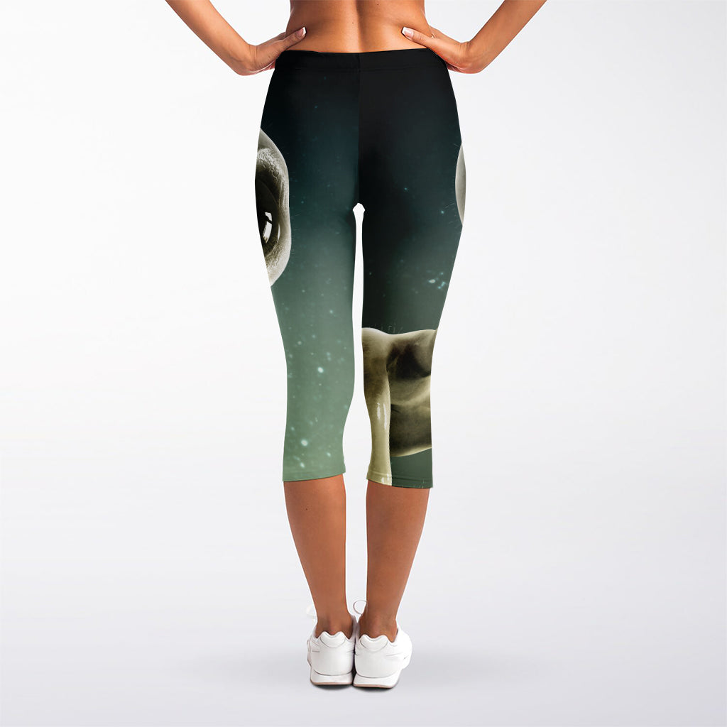 Grey Alien 3D Print Women's Capri Leggings
