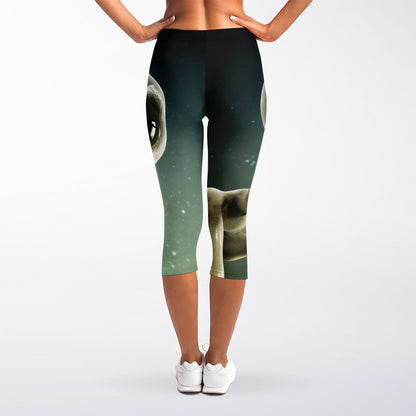 Grey Alien 3D Print Women's Capri Leggings