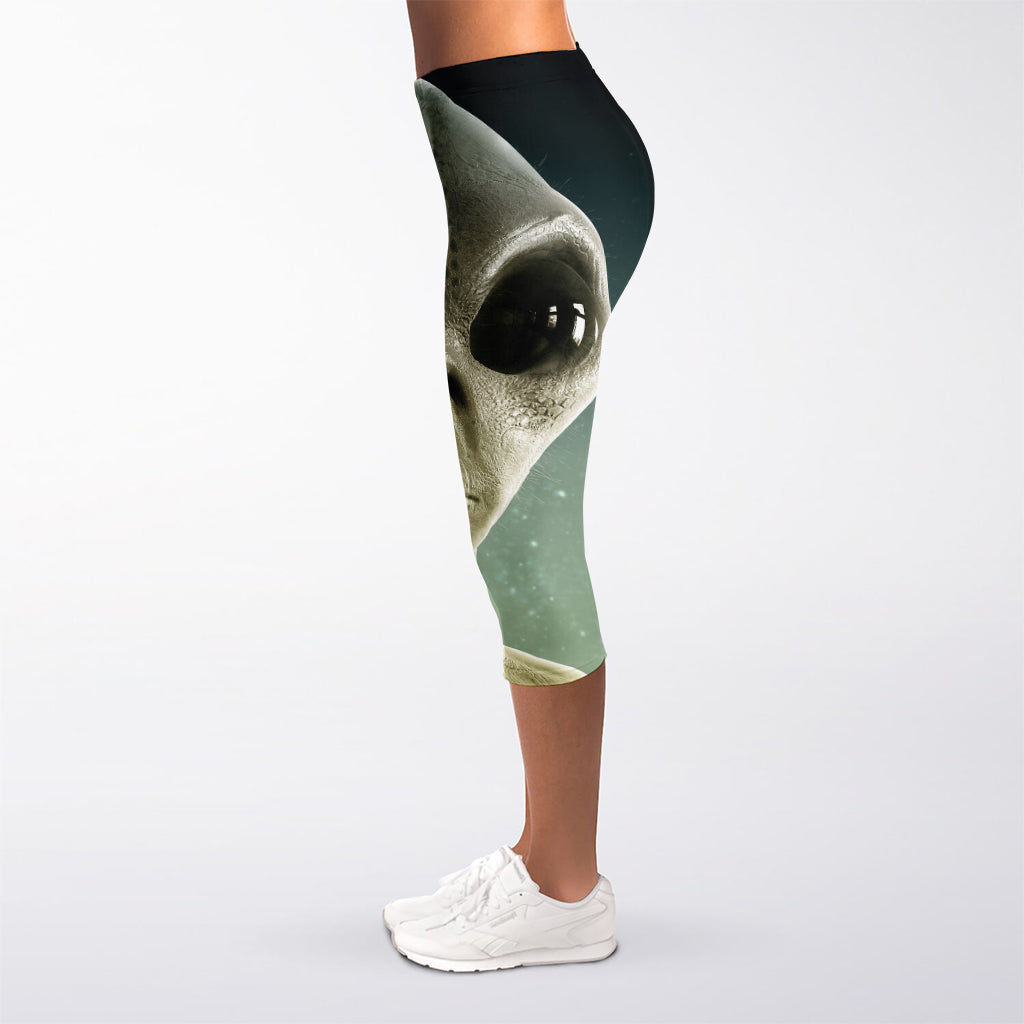 Grey Alien 3D Print Women's Capri Leggings