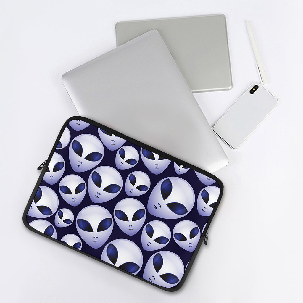 Grey Alien Face Pattern Print Laptop Sleeve