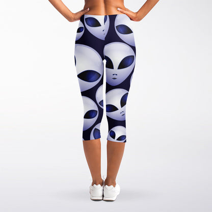 Grey Alien Face Pattern Print Women's Capri Leggings
