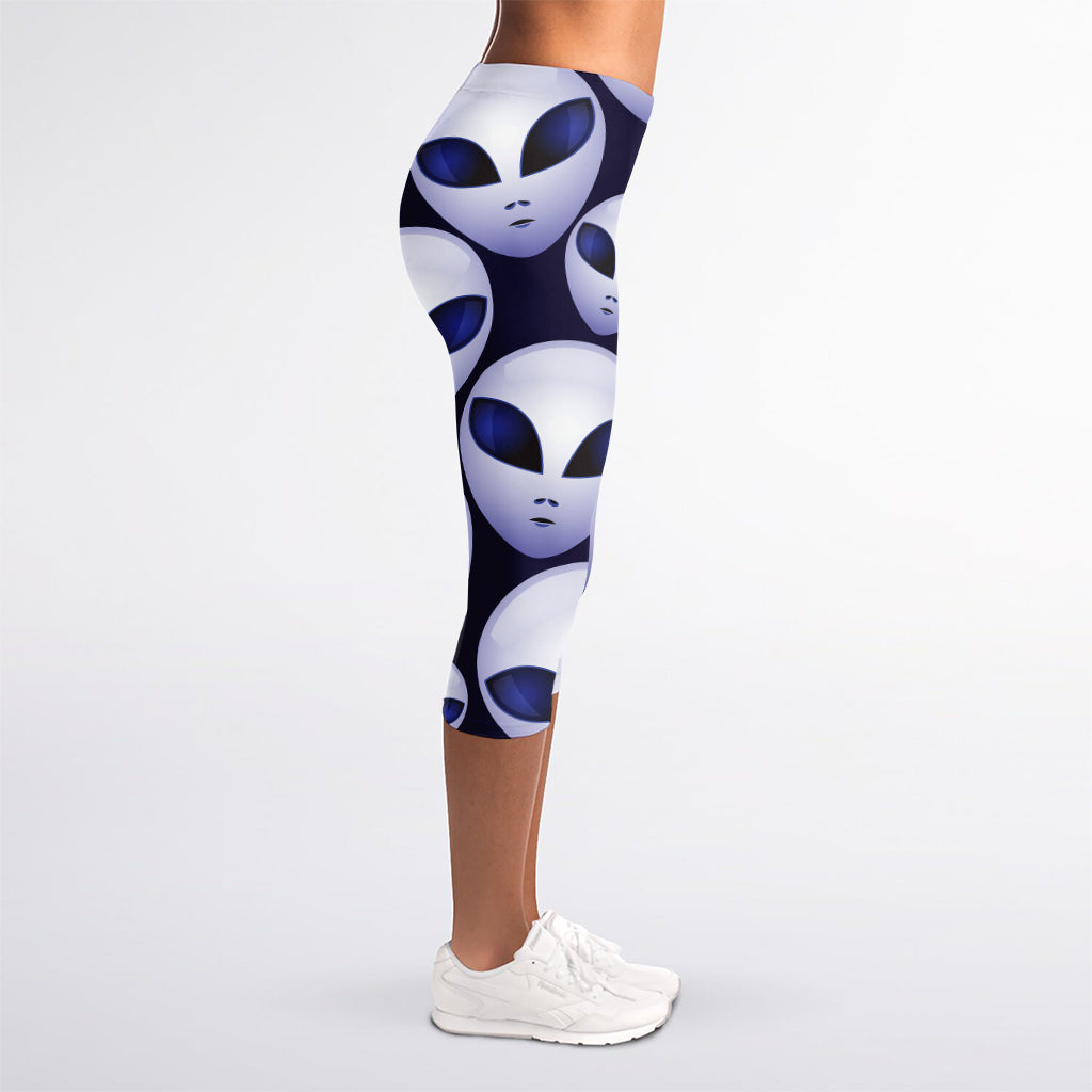 Grey Alien Face Pattern Print Women's Capri Leggings
