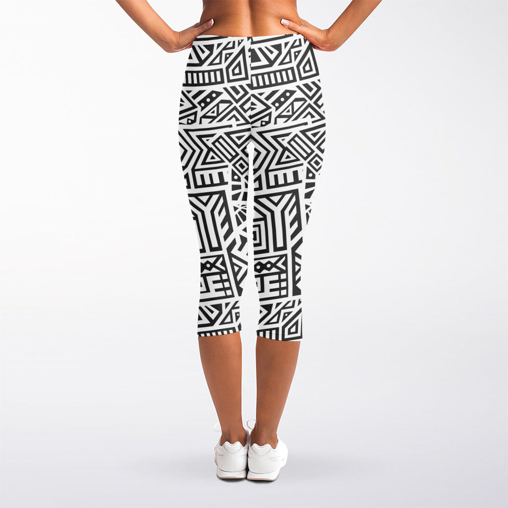 Grey And White Aztec Pattern Print Women's Capri Leggings