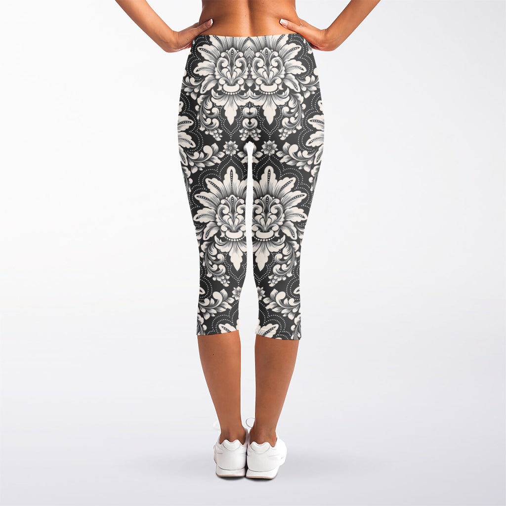 Grey Damask Pattern Print Women's Capri Leggings