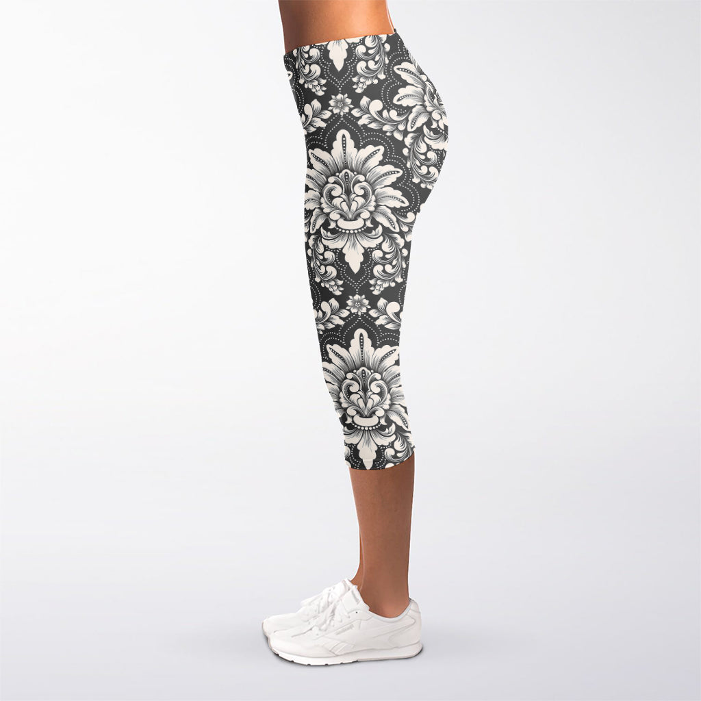 Grey Damask Pattern Print Women's Capri Leggings
