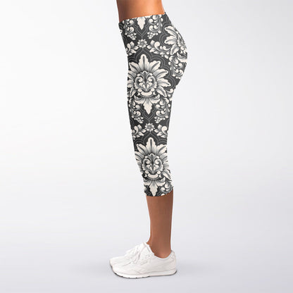 Grey Damask Pattern Print Women's Capri Leggings