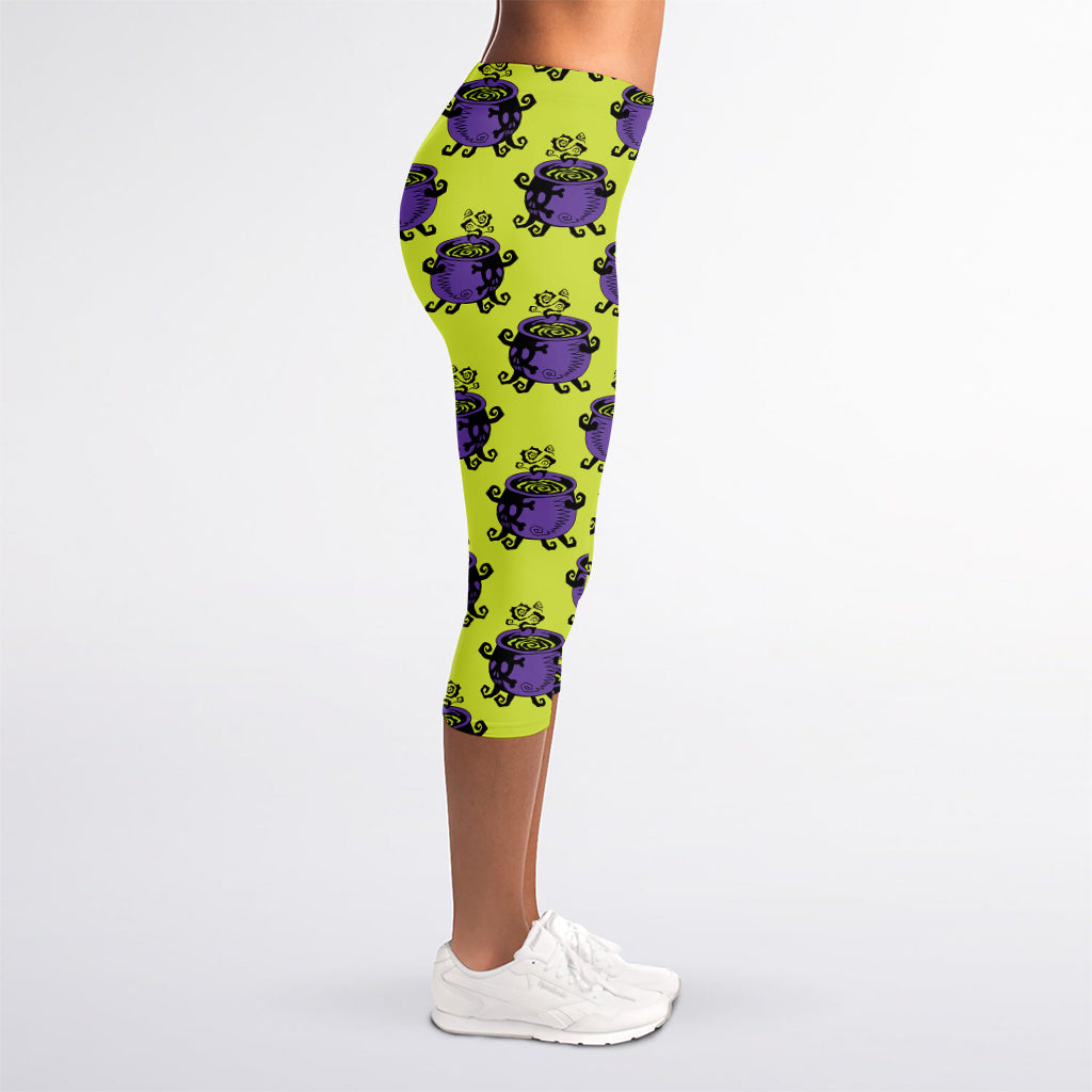 Halloween Witch Cauldron Pattern Print Women's Capri Leggings