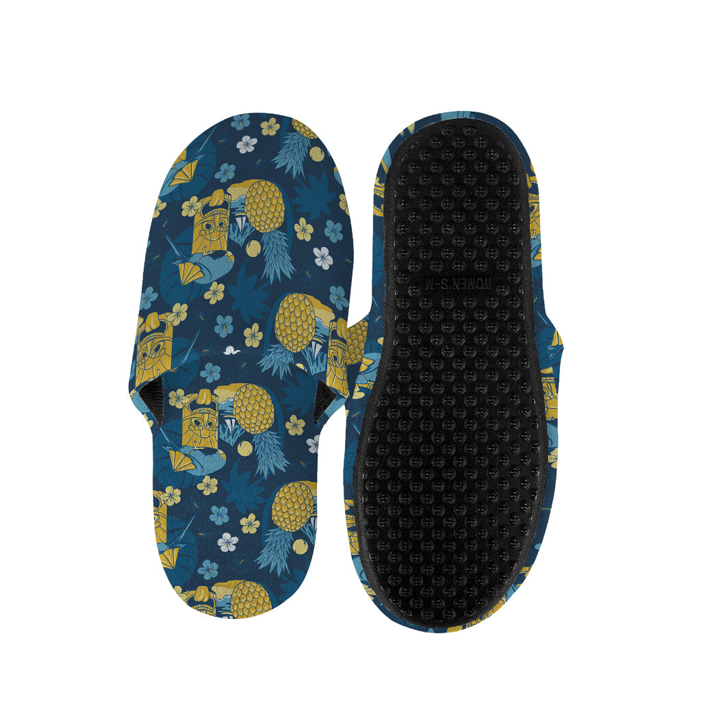 Hawaiian Tiki Pattern Print Slippers