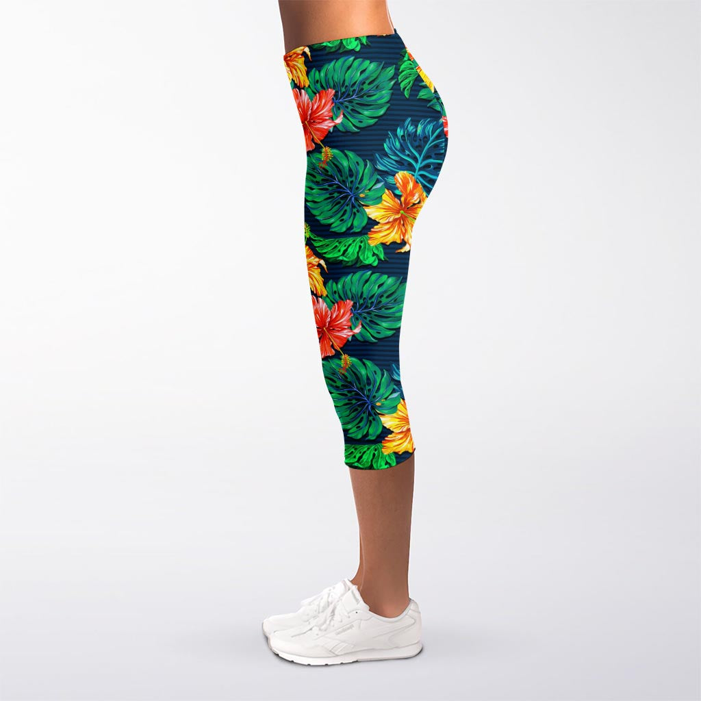 Hibiscus Monstera Hawaii Pattern Print Women's Capri Leggings