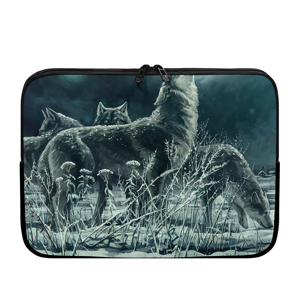 Howling Snowy Wolf Painting Print Laptop Sleeve