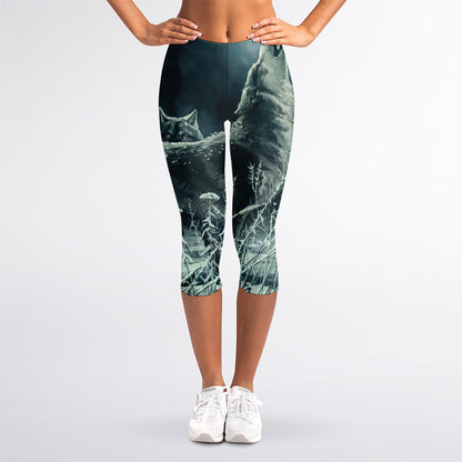 Howling Snowy Wolf Painting Print Women's Capri Leggings