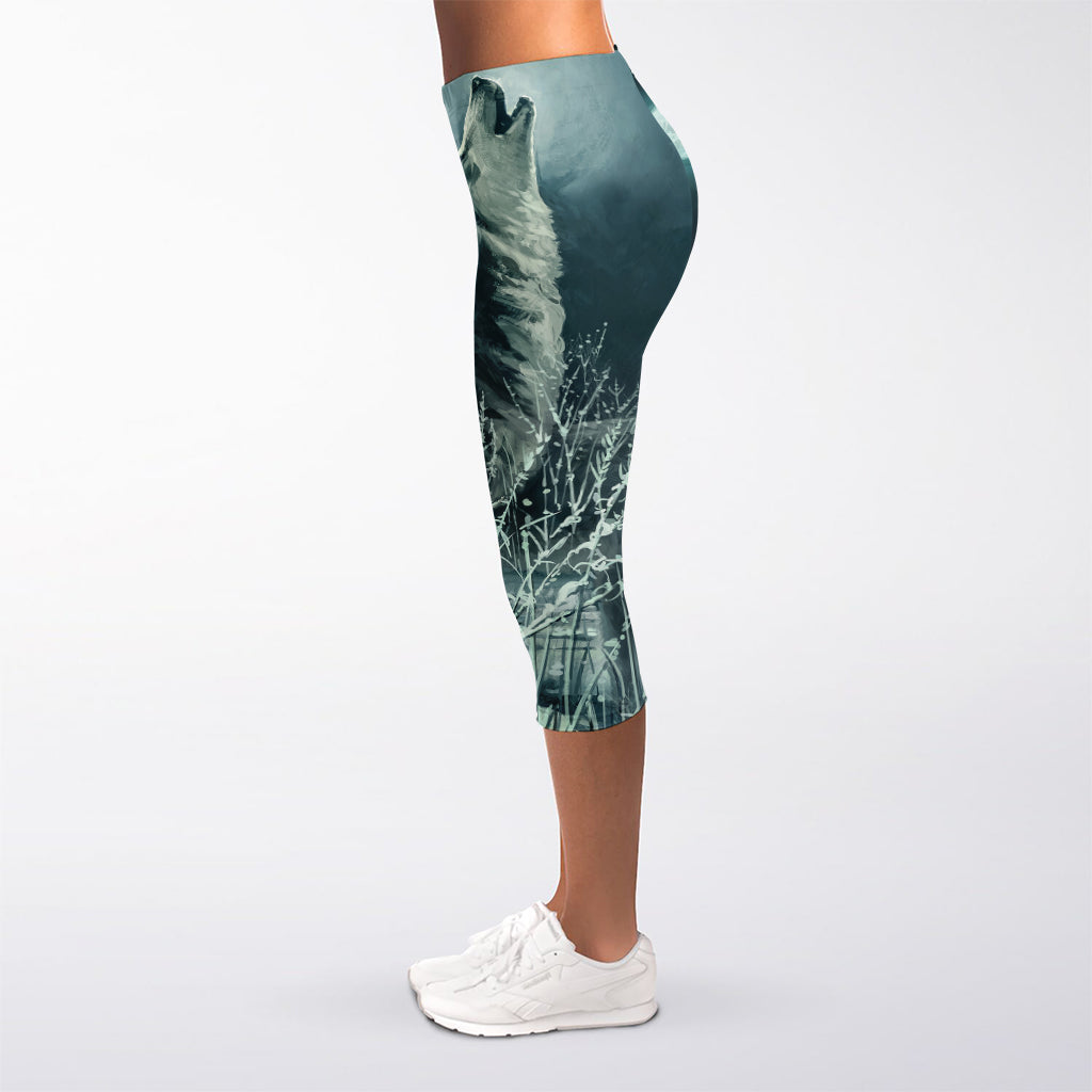 Howling Snowy Wolf Painting Print Women's Capri Leggings