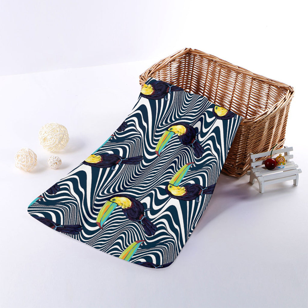 Illusion Toucan Print Towel