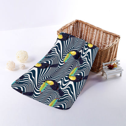 Illusion Toucan Print Towel