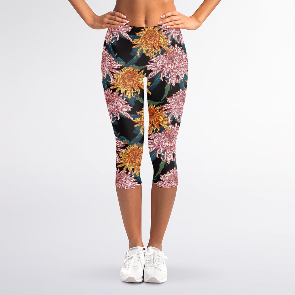 Japanese Chrysanthemum Pattern Print Women's Capri Leggings