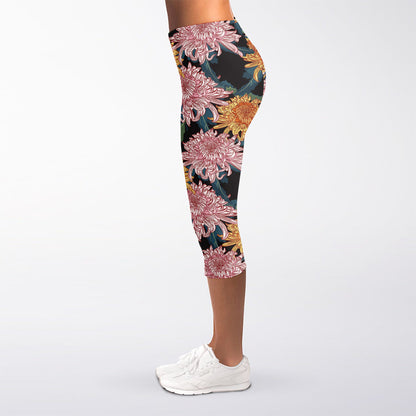 Japanese Chrysanthemum Pattern Print Women's Capri Leggings