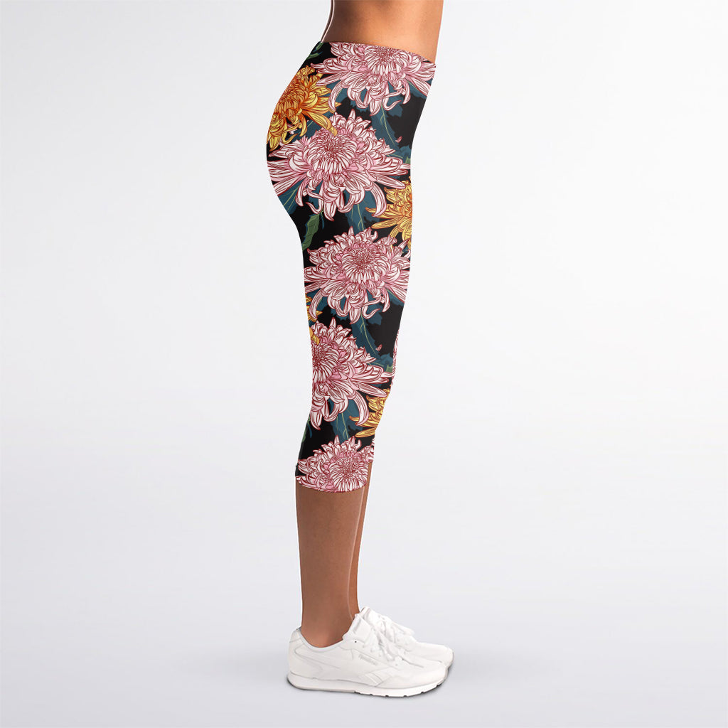 Japanese Chrysanthemum Pattern Print Women's Capri Leggings