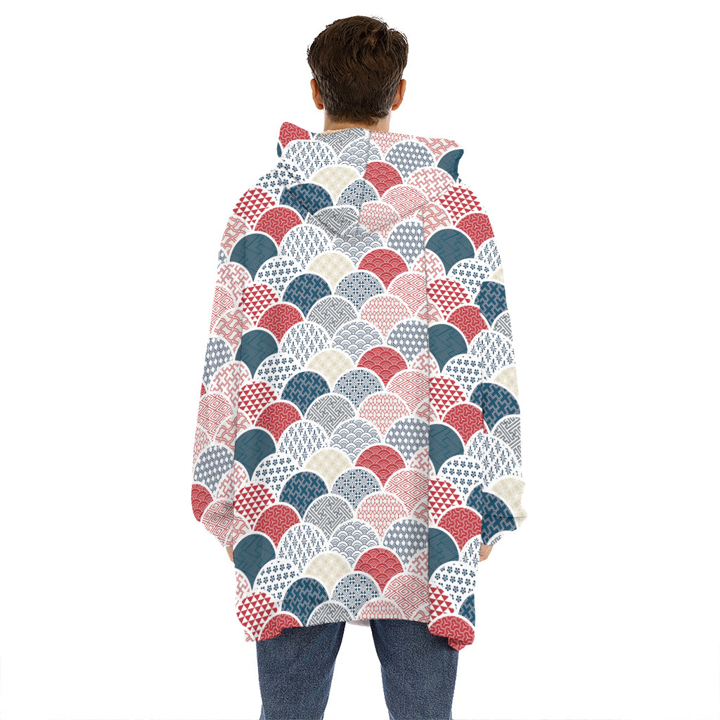 Japanese Geometric Pattern Print Hoodie Blanket