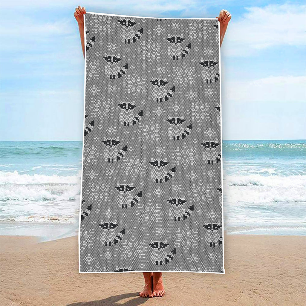 Knitted Raccoon Pattern Print Beach Towel