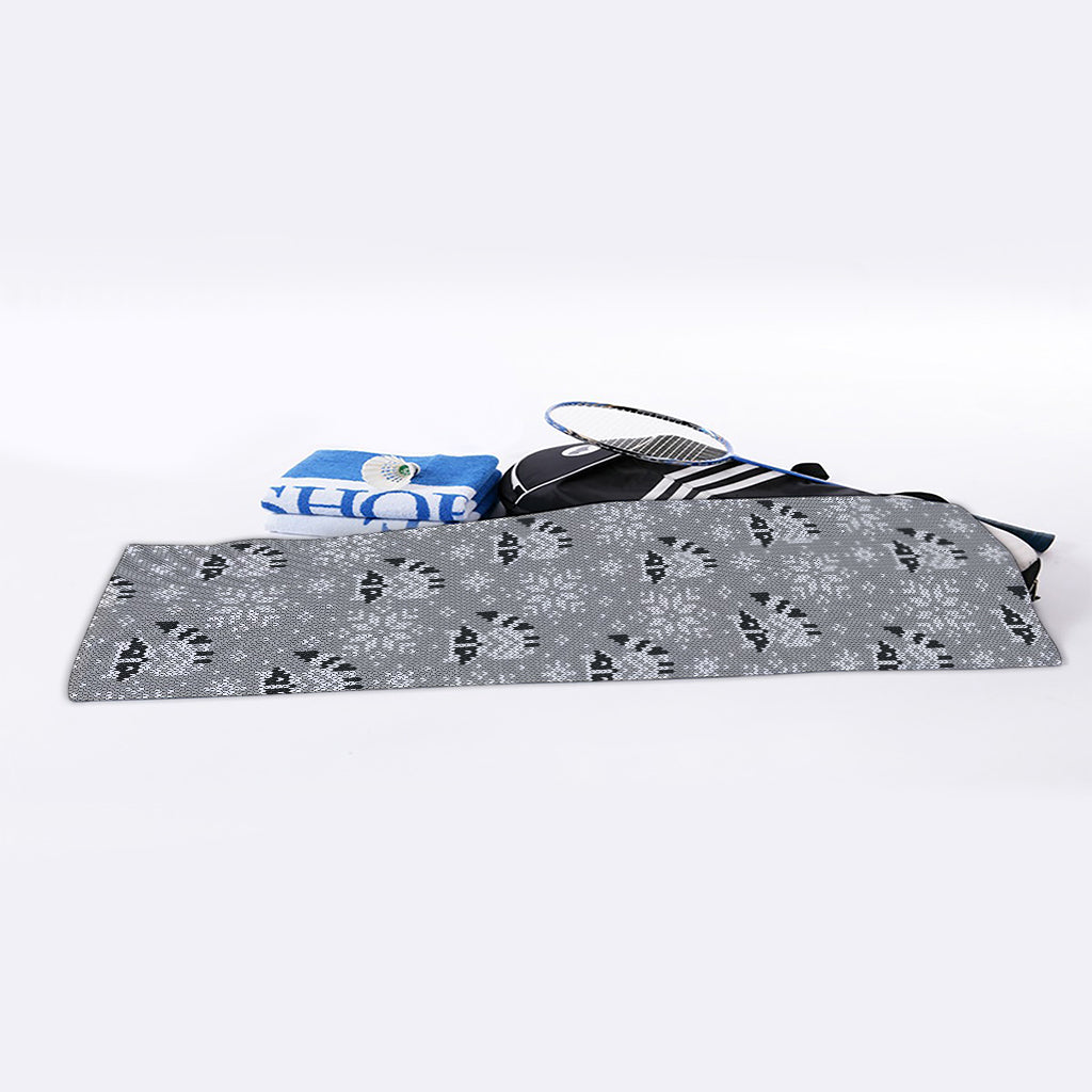 Knitted Raccoon Pattern Print Sports Towel