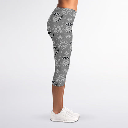 Knitted Raccoon Pattern Print Women's Capri Leggings