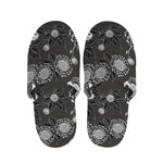 Koi Carp And Chrysanthemum Pattern Print Slippers