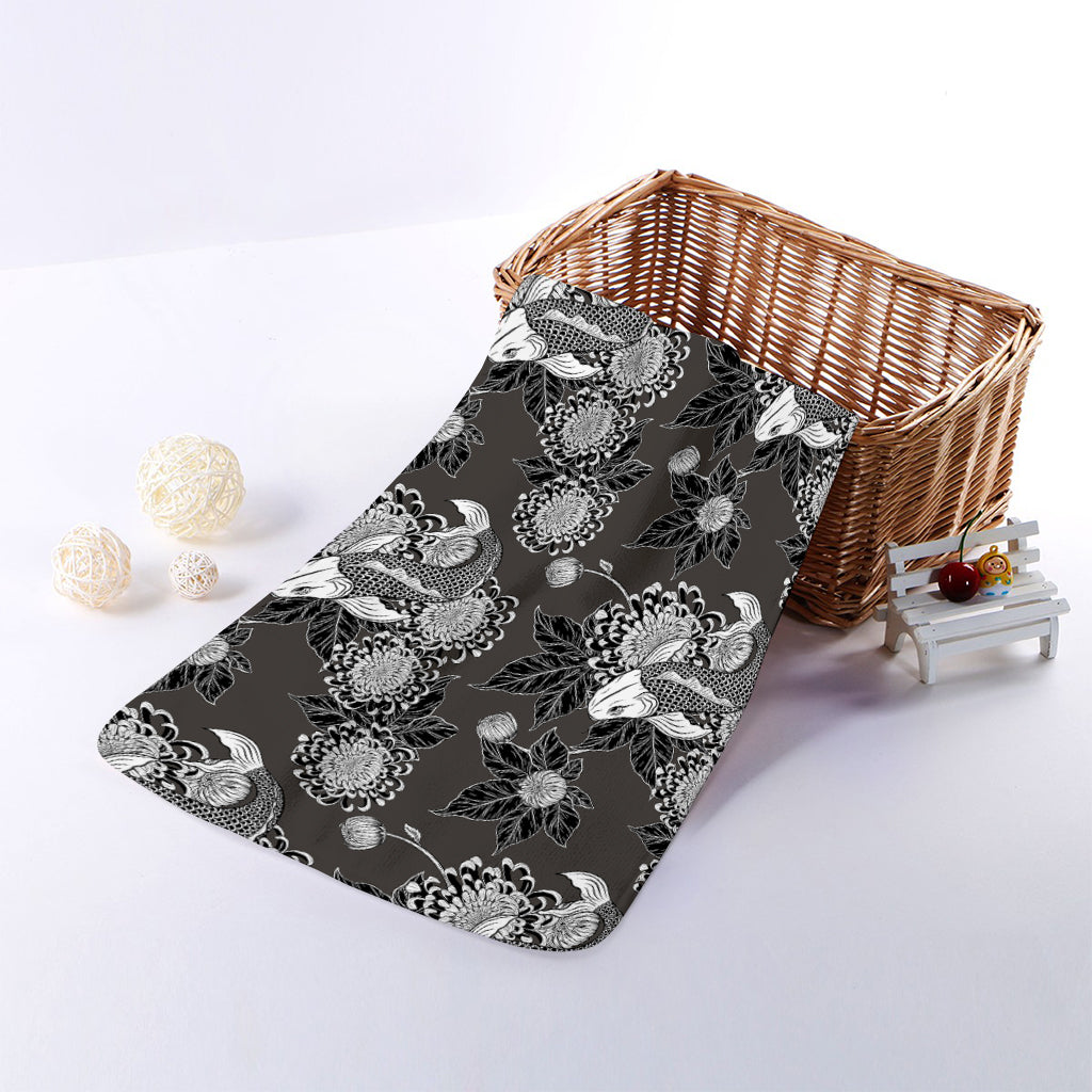 Koi Carp And Chrysanthemum Pattern Print Towel