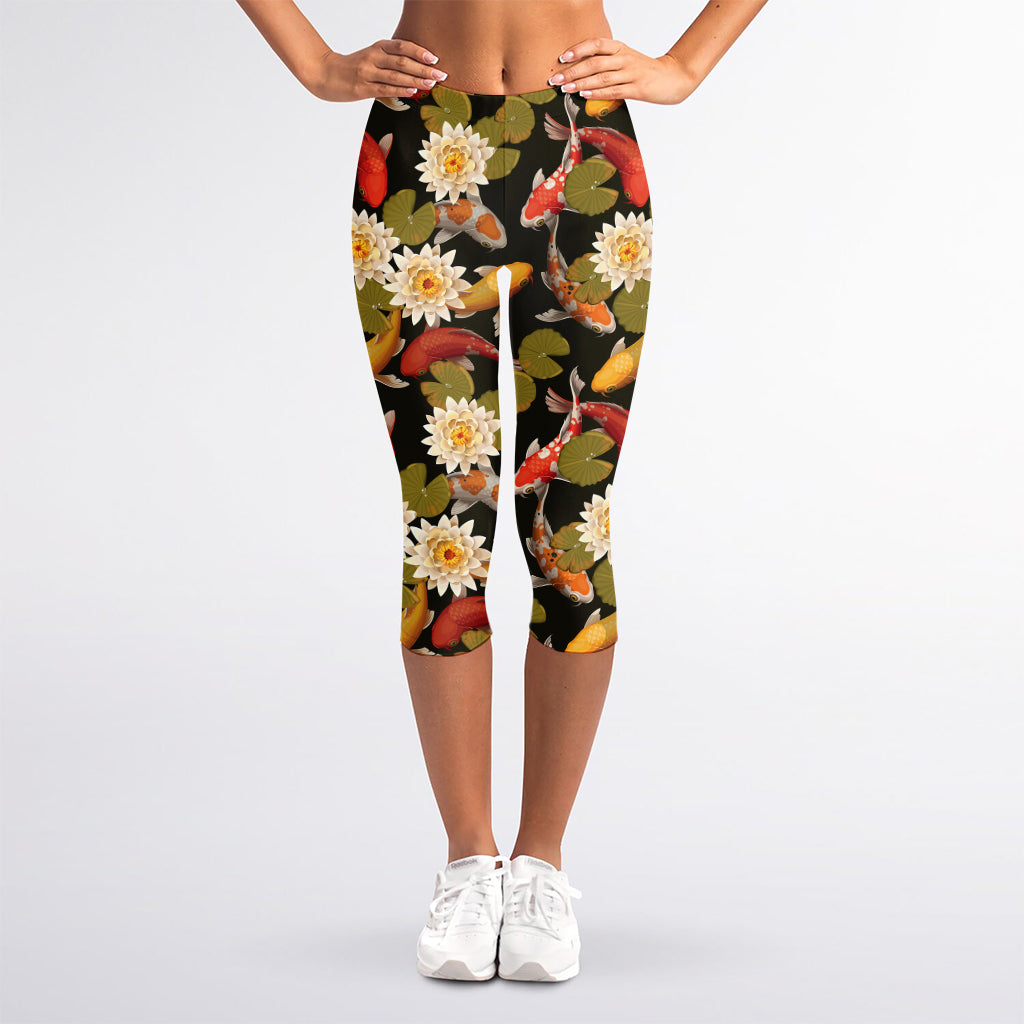 Koi Carp And Lotus Pattern Print Women's Capri Leggings