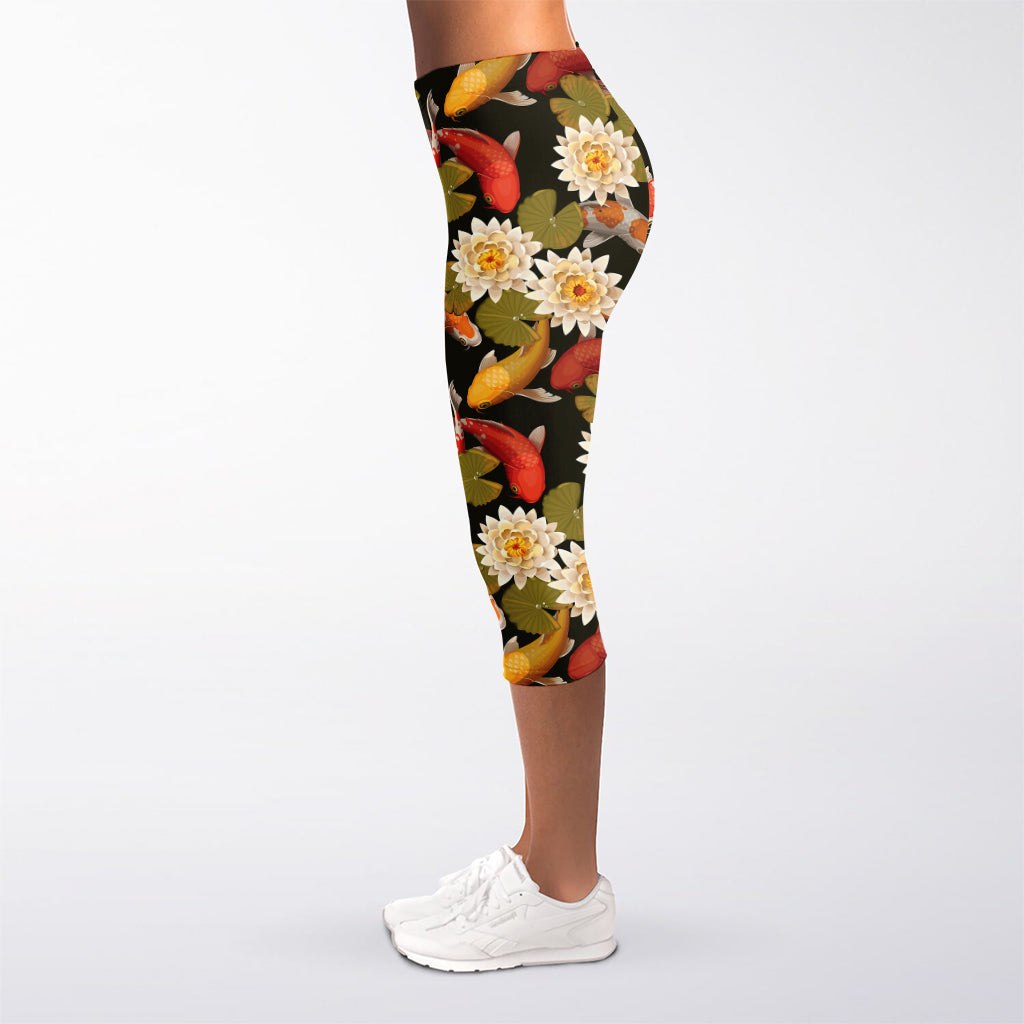 Koi Carp And Lotus Pattern Print Women's Capri Leggings