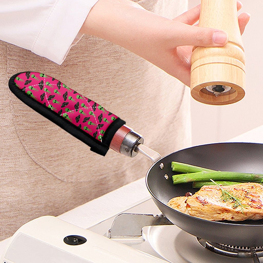 Little Green Alien UFO Print Skillet Handle Cover