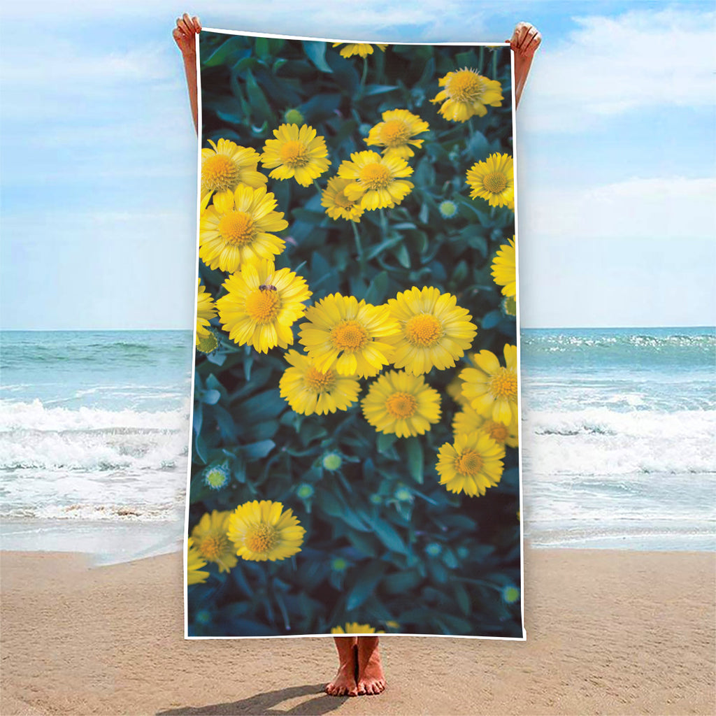 Little Yellow Daisy Print Beach Towel